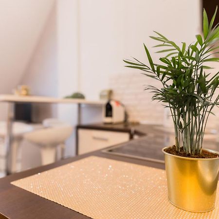 Goldeneye Apartment Center Вроцлав Экстерьер фото