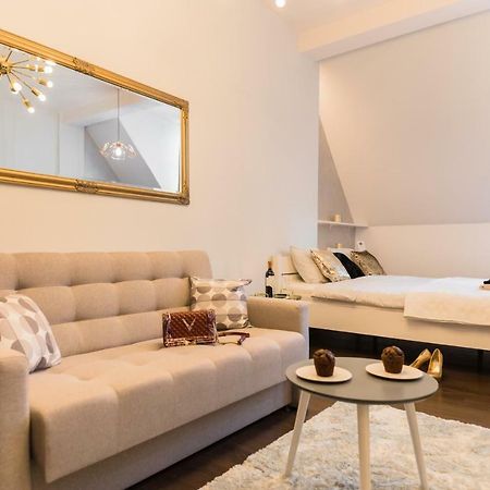 Goldeneye Apartment Center Вроцлав Экстерьер фото