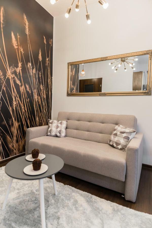 Goldeneye Apartment Center Вроцлав Экстерьер фото