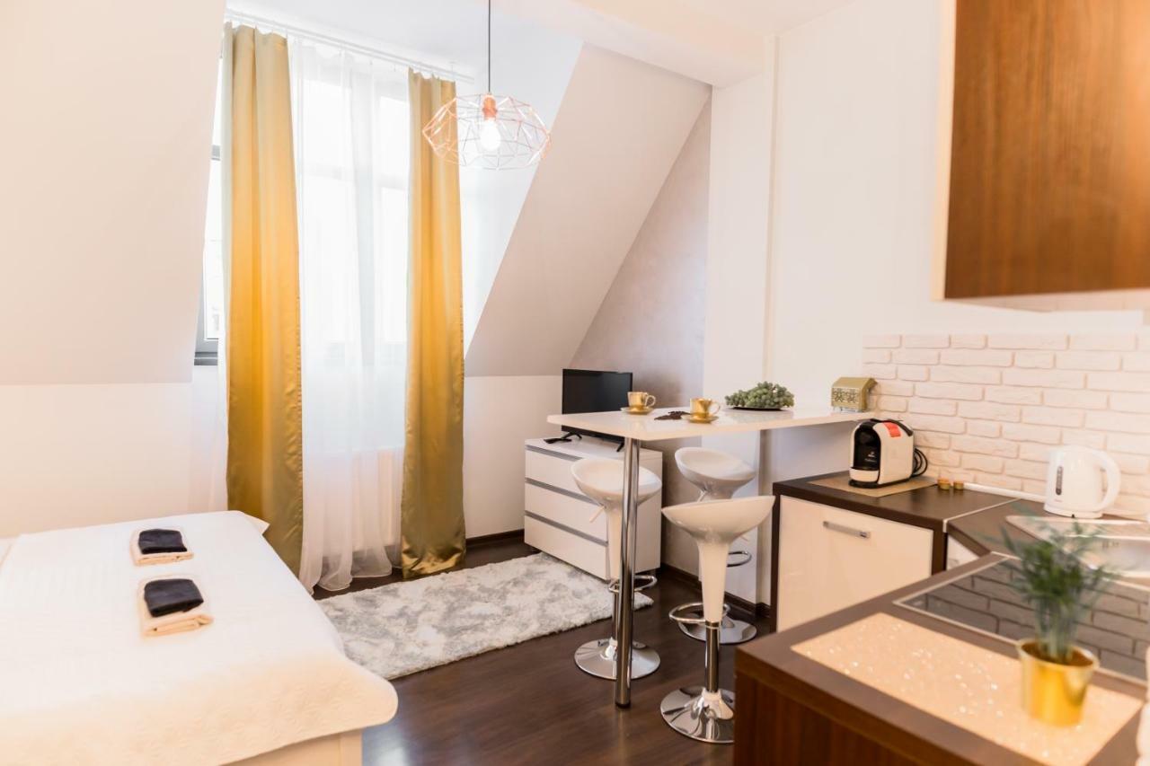 Goldeneye Apartment Center Вроцлав Экстерьер фото