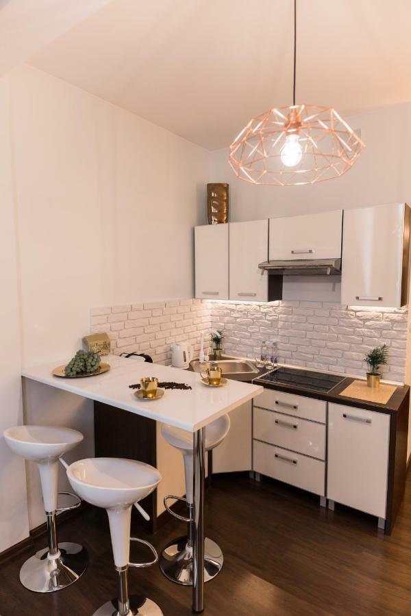 Goldeneye Apartment Center Вроцлав Экстерьер фото