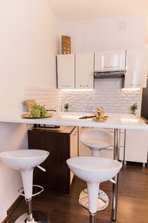 Goldeneye Apartment Center Вроцлав Экстерьер фото