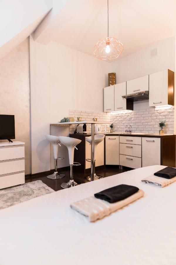 Goldeneye Apartment Center Вроцлав Экстерьер фото